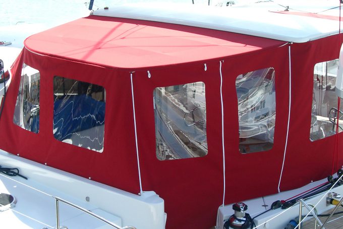Protection cockpit catamaran